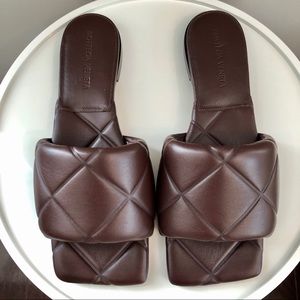 BOTTEGA VENETA The Rubber Lido Flat Sandals